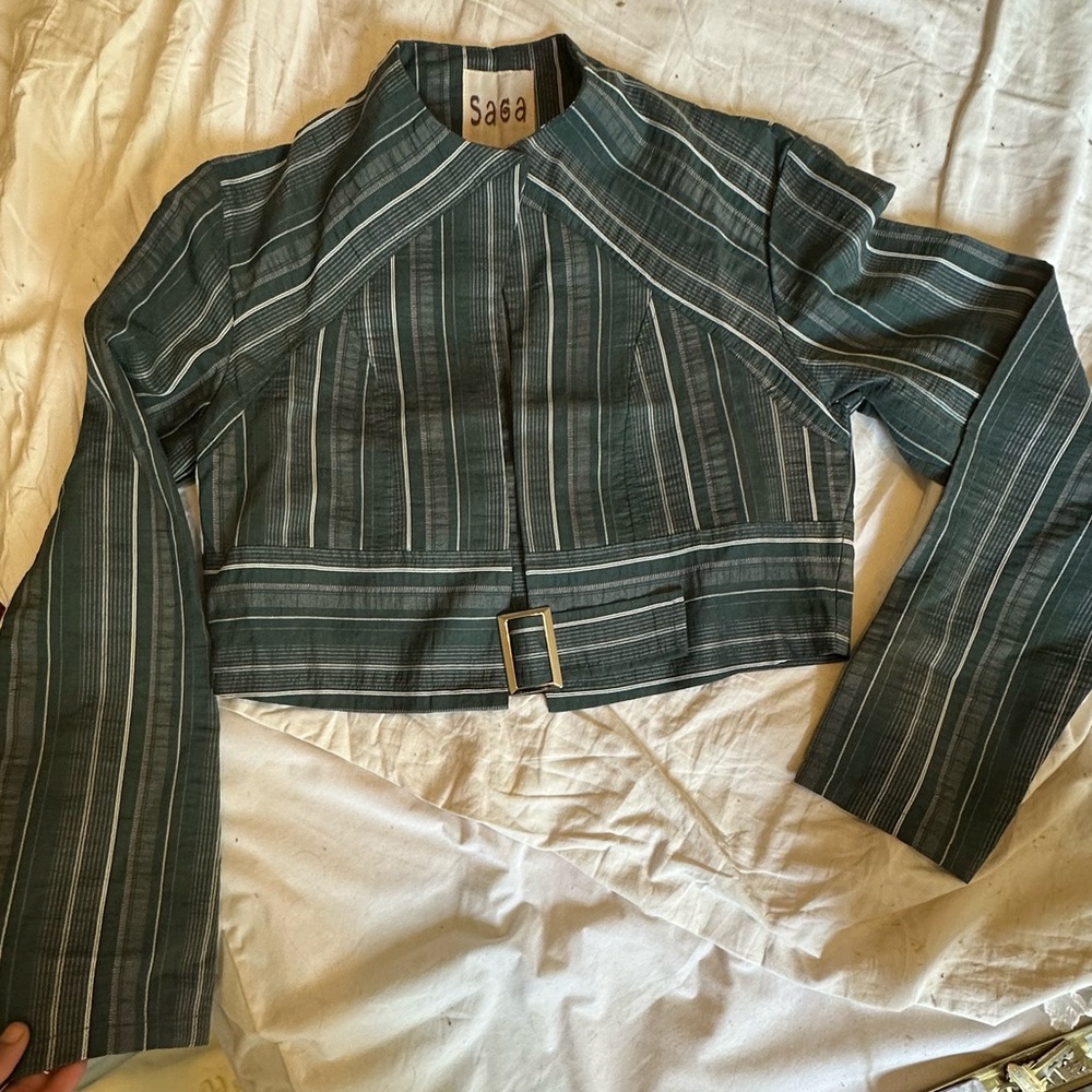Incredibly slimming, cool and stylised crop jacket - Picture 4 of 7